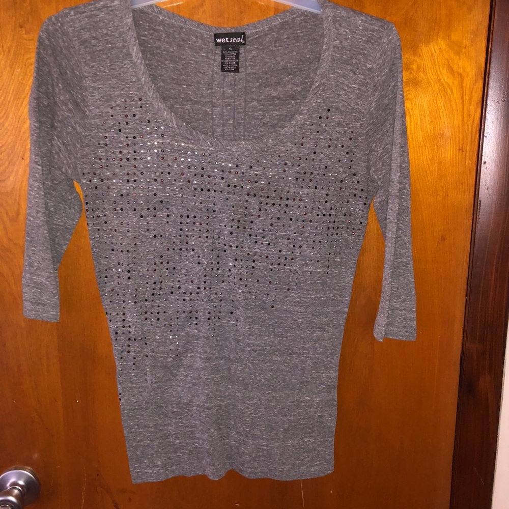 3/4 sleeve grey shirt